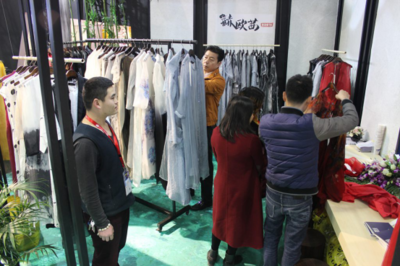 銀基廣場(chǎng)閃耀2017國(guó)際服裝博覽會(huì) 專場(chǎng)推介會(huì)彰顯時(shí)尚新勢(shì)力